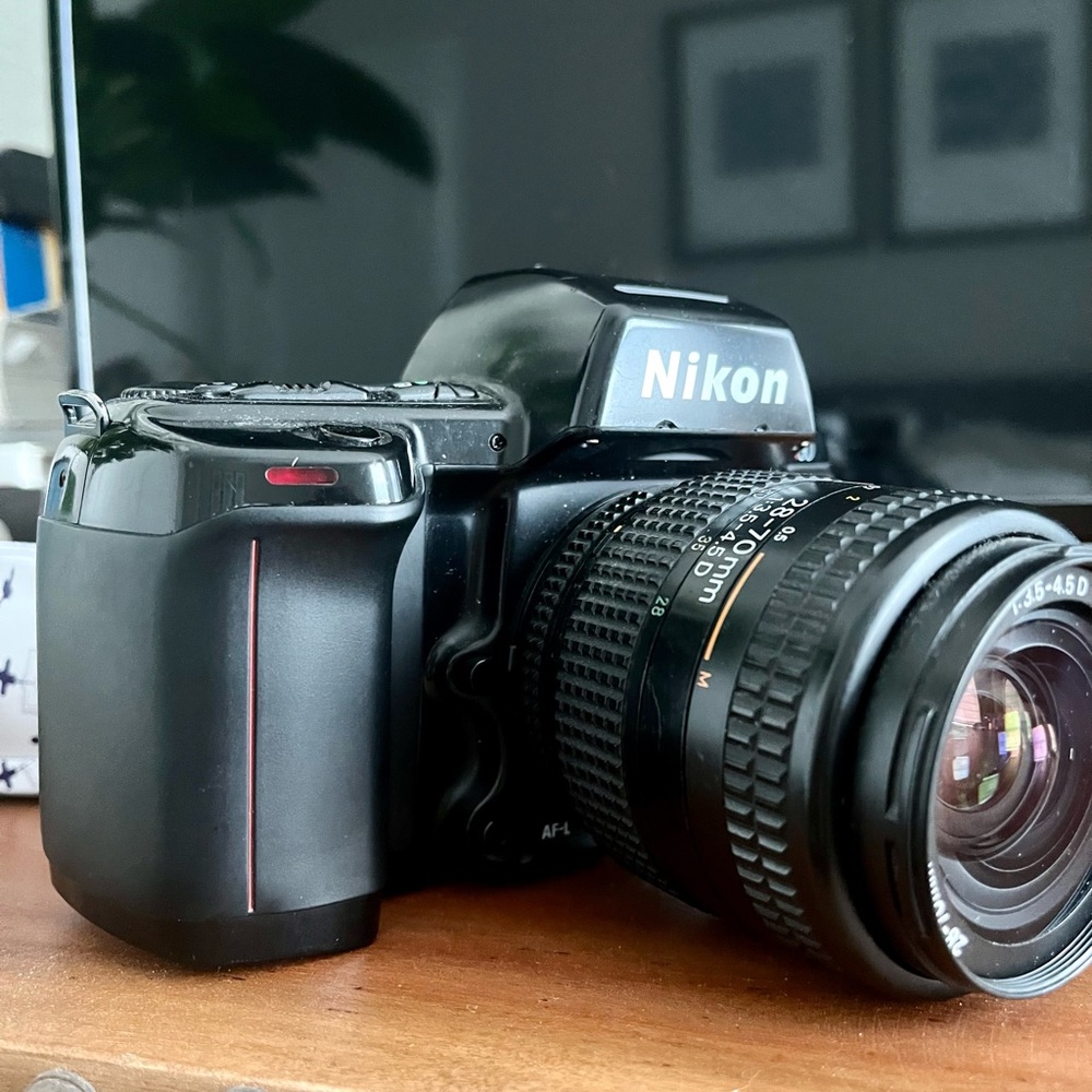NIKON N90